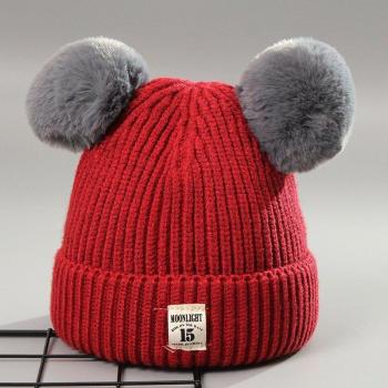 Bonnets en laine avec pompon