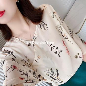 Traditional Chinese Costumes for Women