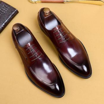 Piede Elegante in Pelle Nera