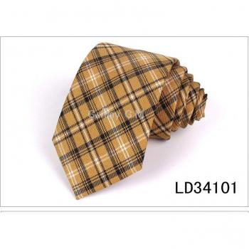 Corbata Informal Cuadrada Roja