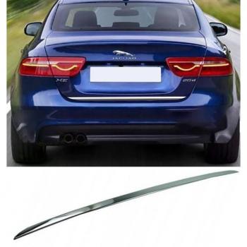Jaguar XE 2015 – Resplandor Cromado en el Accesorio de la Puerta trasera