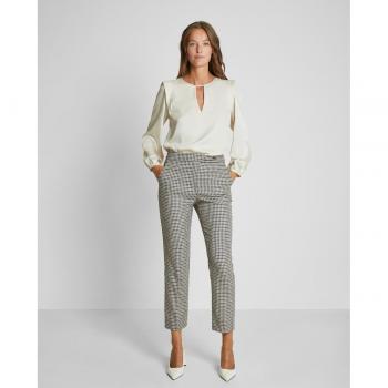 Pantalones de mujer con corte crop y bolsillos laterales en cuadros