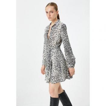 Naturfaser Kurzkleid mit Schlagausschnitt