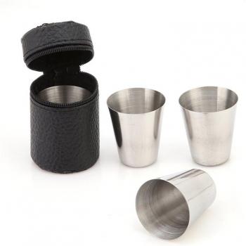 Kompakt‑Camping‑Tassen‑Pack: 4 Edelstahlbecher mit Schwarzer Tragetasche