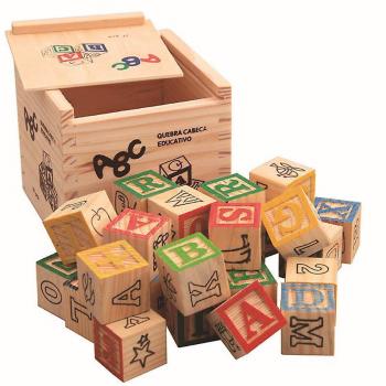 Jeu de construction alphabétique en bois brun – 27 blocs