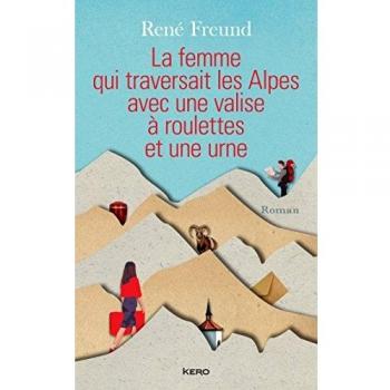 La Femme qui traversait les Alpes avec une valise à roulettes et une urne