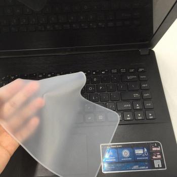 Guardia Transparente de Silicona 15” – MacBook Pro (1 Unidad)