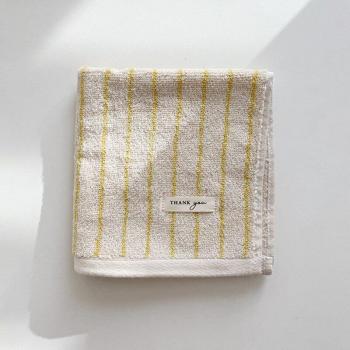 Serviette visage douce jacquard avec motifs rétro et rayures