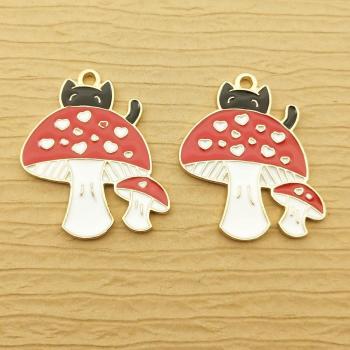 10 piezas de charms de esmalte en forma de gato y seta