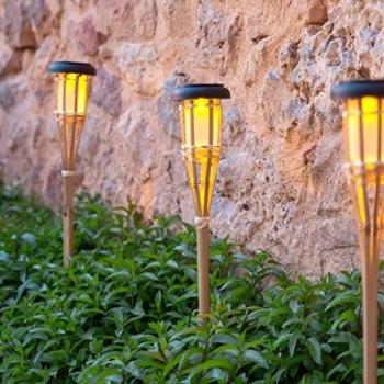Kit de jardin lumineux : 4 torches solaires en bambou