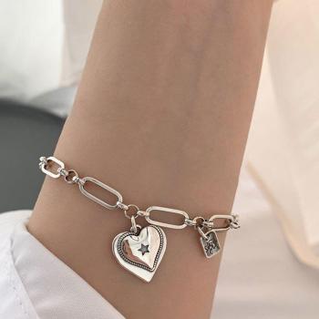 Joyería Minimalista de Plata 925 con Diseño de Corazón