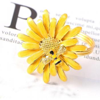 Set of 2 Mixed Color Bee Flower Napkin Rings