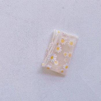 Medias de verano con diseño de margaritas