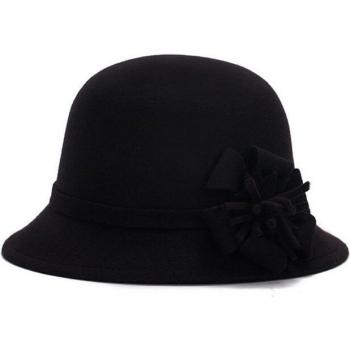Wollfilz‑Fedora mit Blumendetails – breiter Hut für Damen