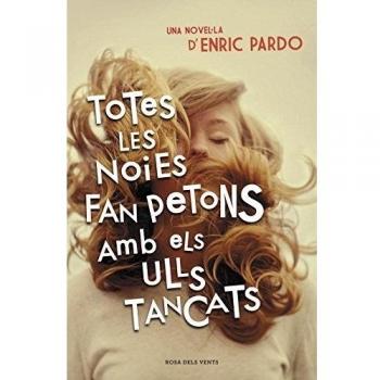 Totes les noies fan petons amb els ulls tancats