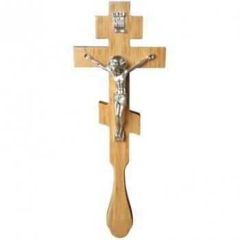 Jesus Christus Kruzifix aus Metall mit Eichenholz-Basis