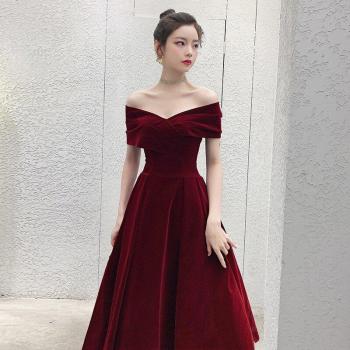 Cheongsam de noche en velour, manga corta, hombro abierto, corte A, ideal para graduaciones