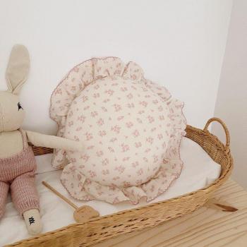 Lit bébé coussin mousseline décoratif floral