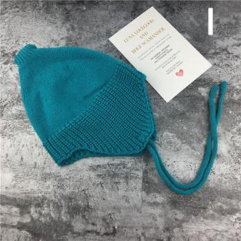 Gorrito abrigado para bebé en color sólido