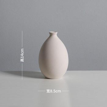Florero blanco para sala de estar