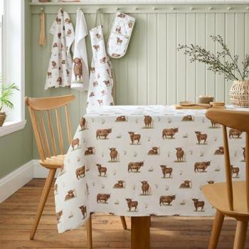 Angus Highland Cow Classic Cotton Tablecloth, 137 x 178 cm, Natural Tone