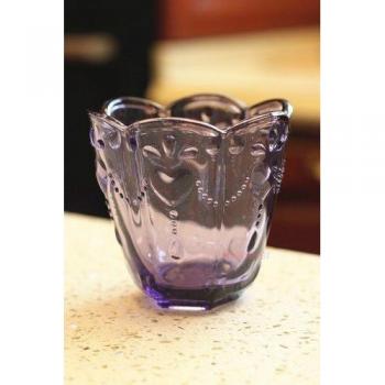 Linderungs­Tasse aus Glas, buntes Jahrgangsmilchdesign