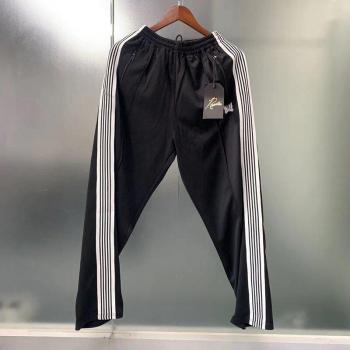 Pantalones de chándal con cordón y rayas laterales