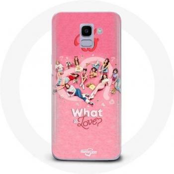 Galaxy J6 2018 Hülle (TWICE Logo) – Rotes Poster „What Is Love“
