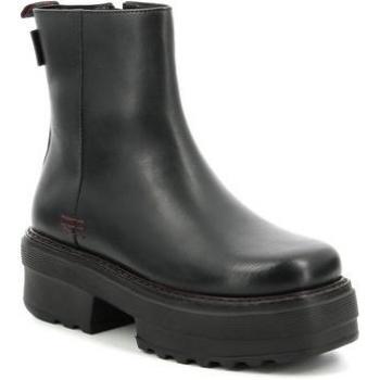 Kick Helga – Botte noire, 40