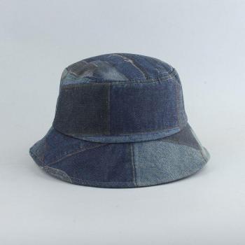 Hüpfender Hüttenhut aus Denim