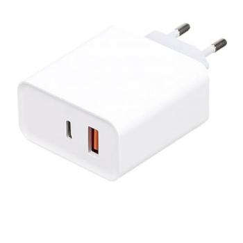 Adaptateur secteur USB + Type C 4,5 cm x 2,7 cm x 9,7 cm