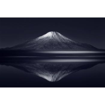 Papermoon Fototapete »TAKASHI SUZUKI, Berg Fuji Reflexion«