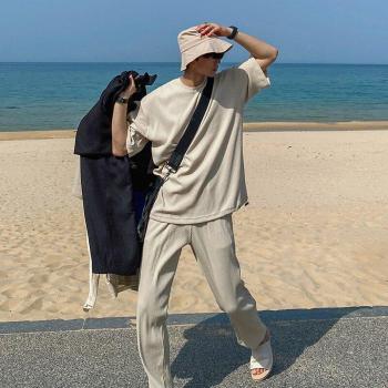 Tee-Shirt Détendu Plissé – Mode Sportivo Hommes – Saison Estivale 2022