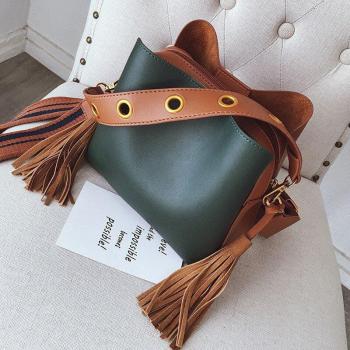 Bolso Urbano con Borlas