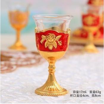Verre à vin blanc en métal de luxe