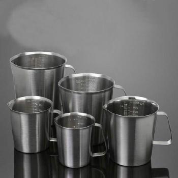 Gobelet doseur métallique 1500ml