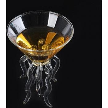 Vaso de cóctel con decoración de pulpo