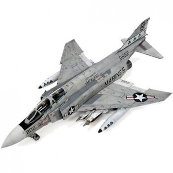 Kit de modelismo F-4J VMFA-333 1/48 American Phantom II