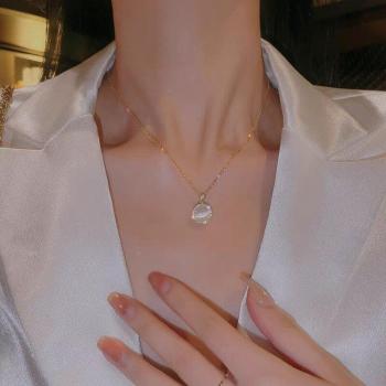 Juego de Collares, Pendientes y Anillo de Ópalo