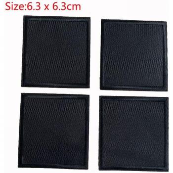 Schwarze quadratische Eisen auf Patches