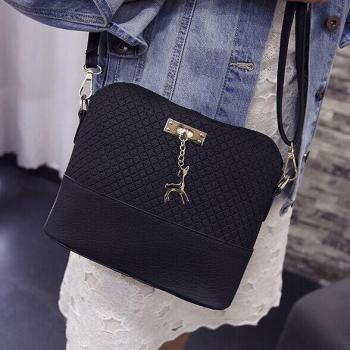 Bolso de mujer con forma de concha