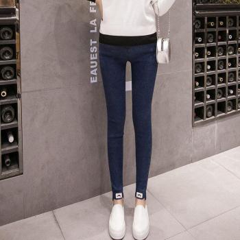 Bleistiftjeans für schwangere Frauen
