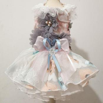 Robe de mariage pour chiot brodée à la main