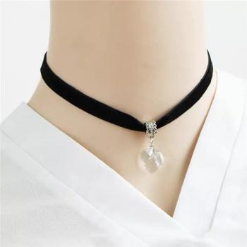 Einfache Herz-Samt-Halskette für Damen