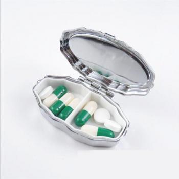 Divisor de Medicamentos de Metal Plateado MR106