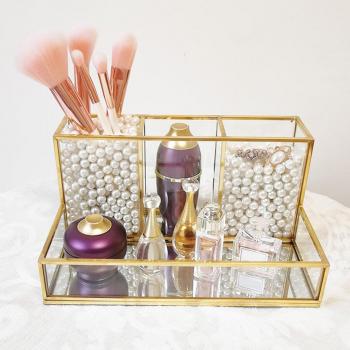 Rangement transparent pour cosmétiques