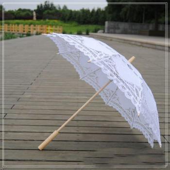 Parasol en dentelle Battenburg écru