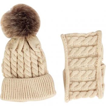 Tenue d'hiver douce : chapeau et foulard rayés