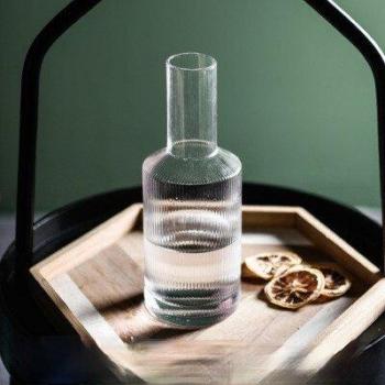 Taza de Agua Potable de Vidrio con Detalles Dorados