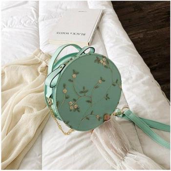 Frische Damenhandtasche mit Kettenriemen